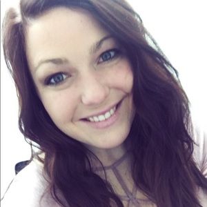 Meet your Posher, Caroline